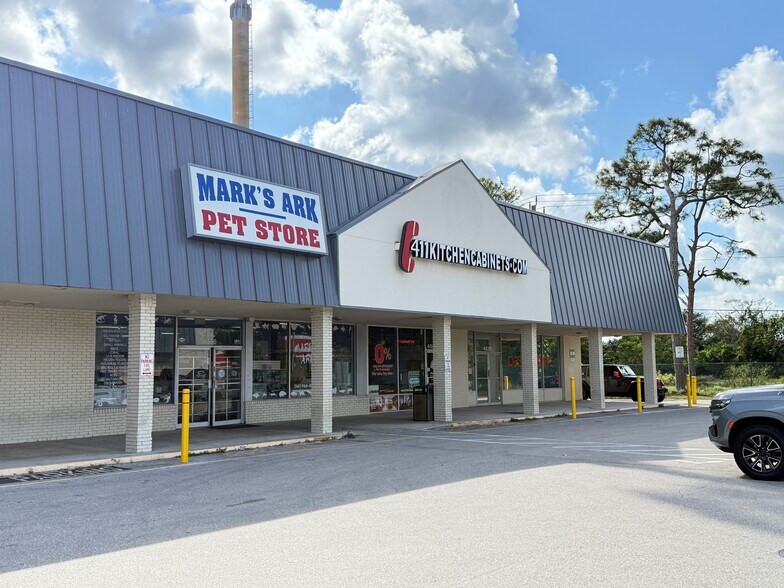 Primary Photo Of 4550-4644 Lake Worth Rd, Green Acres Unknown For Lease
