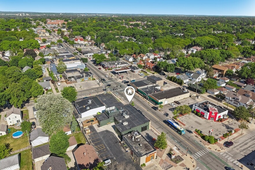 More Photos Of 6715 W North Ave, Wauwatosa Storefront For Lease