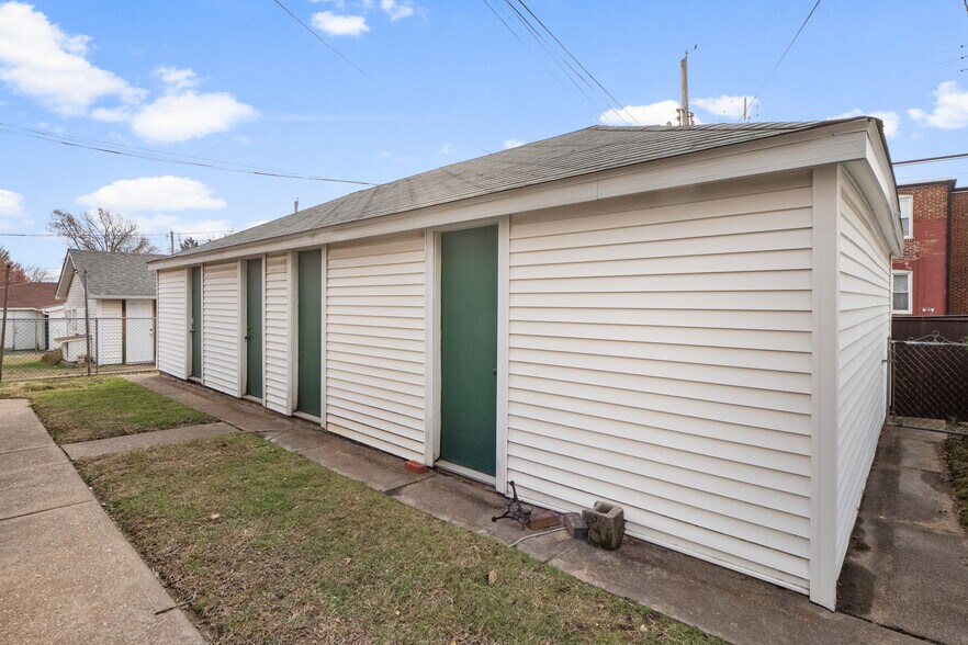 More Photos Of 4950 Winona Ave, Saint Louis Apartments For Sale