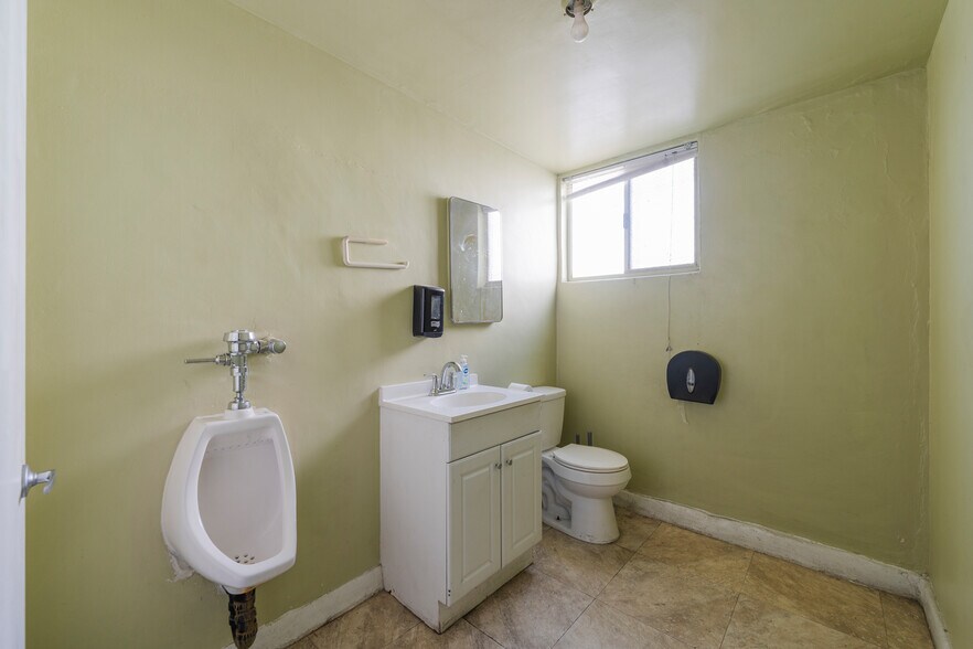 More Photos Of 440 N Marine Ave, Wilmington Warehouse For Lease