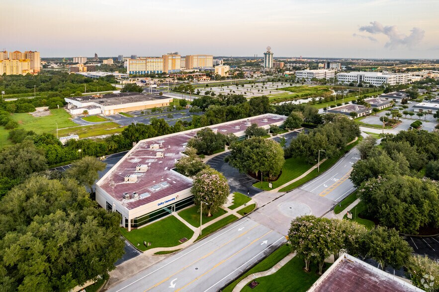 More Photos Of 7300-7356 Greenbriar Pky, Orlando Flex For Lease