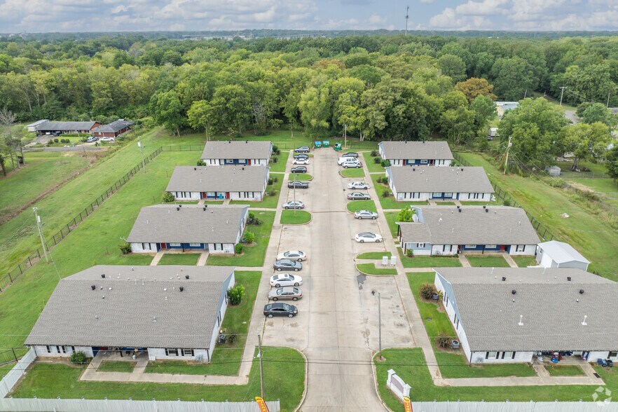 More Photos Of 303 Genesis Ct, Yazoo City Apartments For Sale