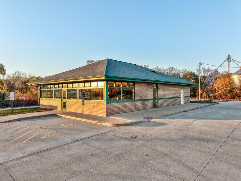 More Photos Of 237 Commercial St, Marseilles Fast Food For Sale