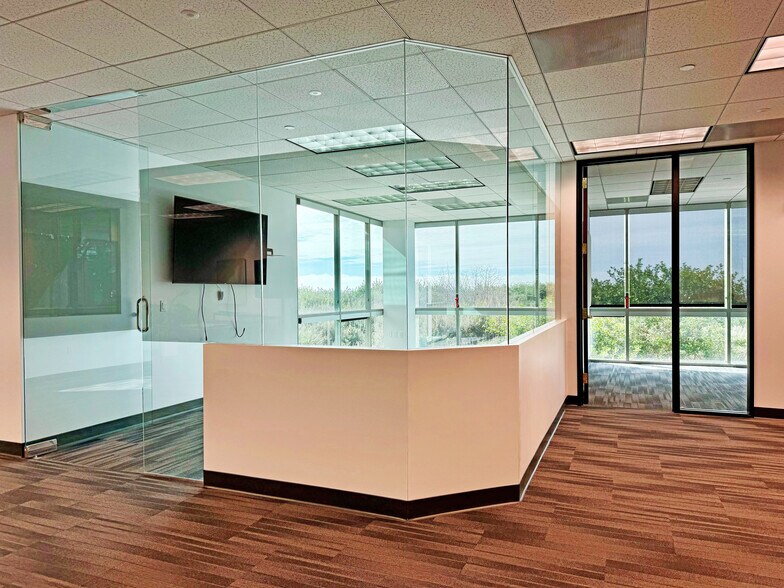 More Photos Of 6307 Carpinteria Ave, Carpinteria Loft Creative Space For Lease