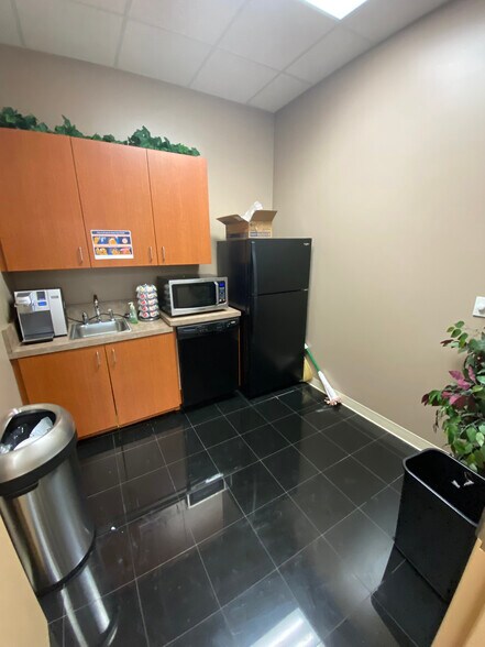 More Photos Of 2315 W Arbors Dr, Charlotte Medical For Lease