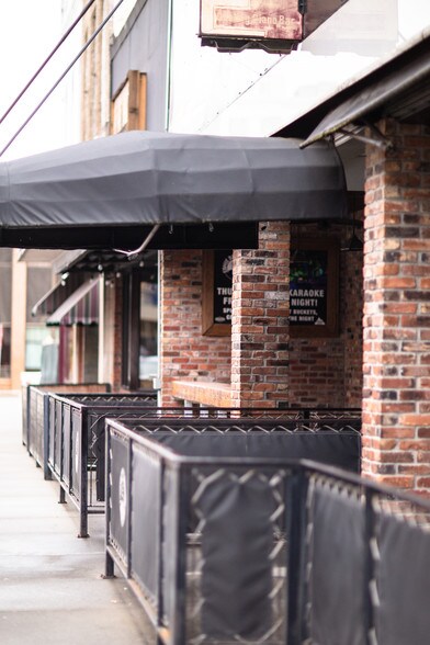 More Photos Of 312 South Ave, Springfield Bar For Lease