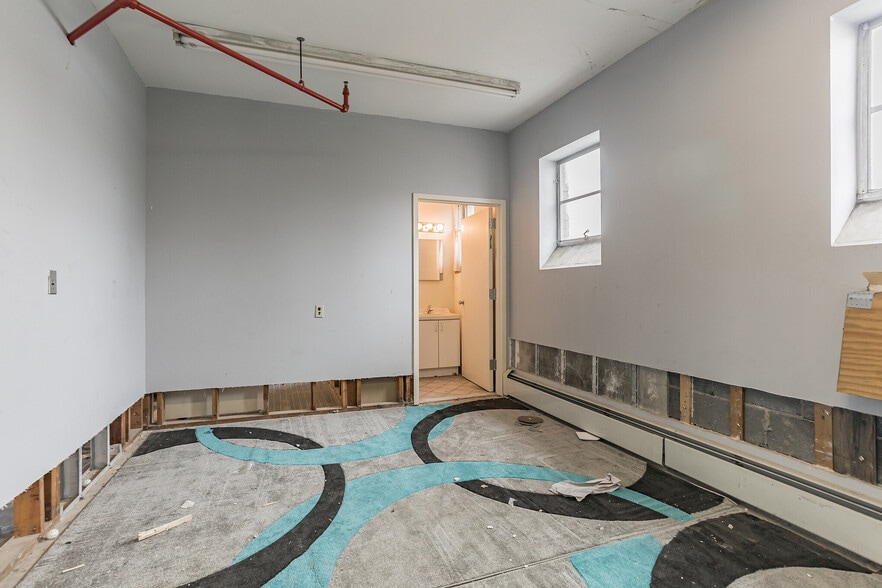 More Photos Of 80 Saddle River Rd, South Hackensack Warehouse For Lease