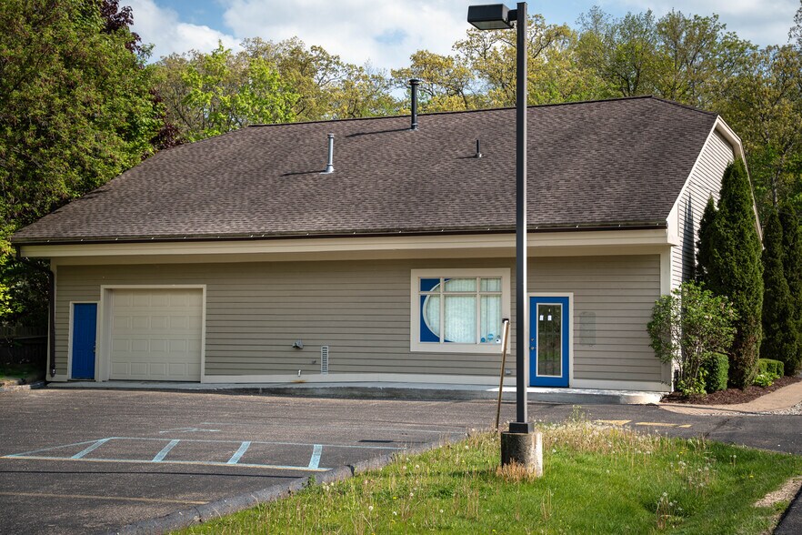 More Photos Of 3048 W Clarkston Rd, Lake Orion Office Residential For Sale