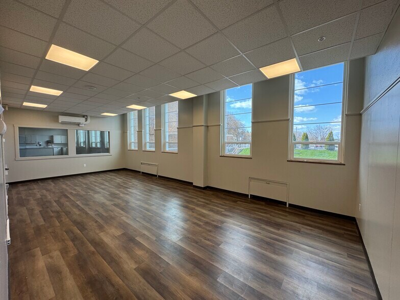 More Photos Of 115 NW State St, Pullman Loft Creative Space For Sale