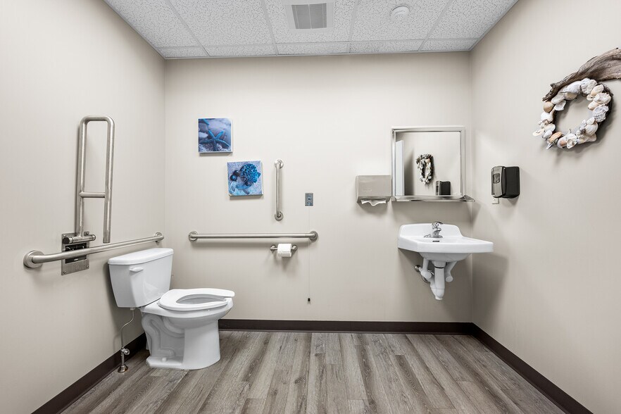 More Photos Of 131 Boston Post Rd, East Lyme Office For Lease