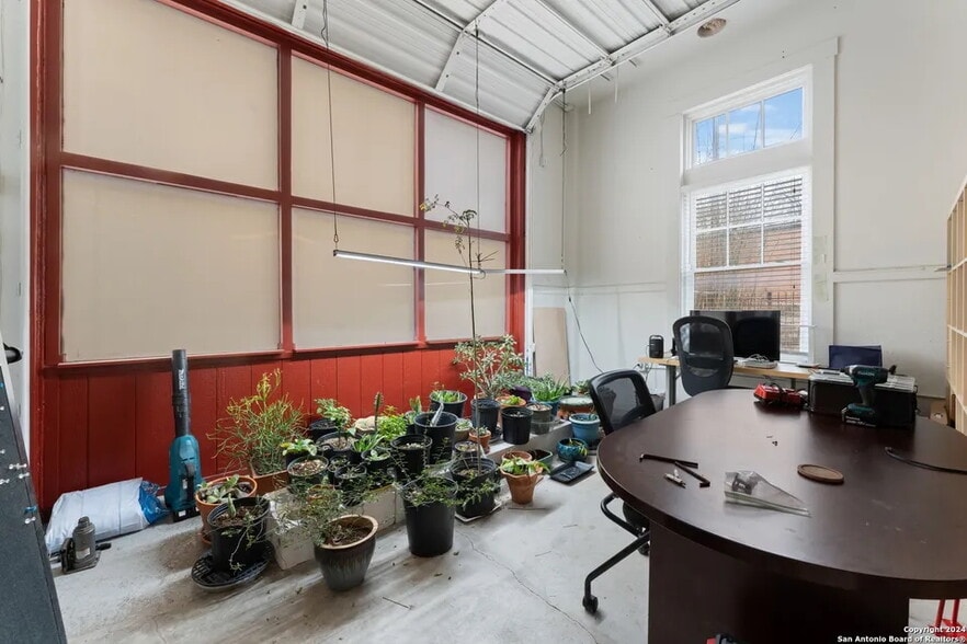 More Photos Of 2323 Buena Vista St, San Antonio Freestanding For Sale