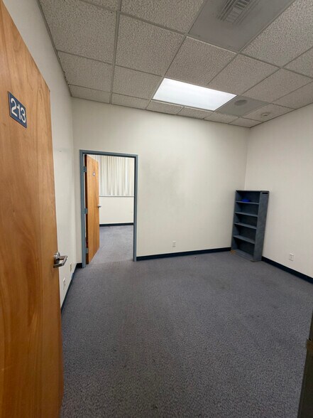 More Photos Of 7003 N Figueroa St, Los Angeles Office For Lease