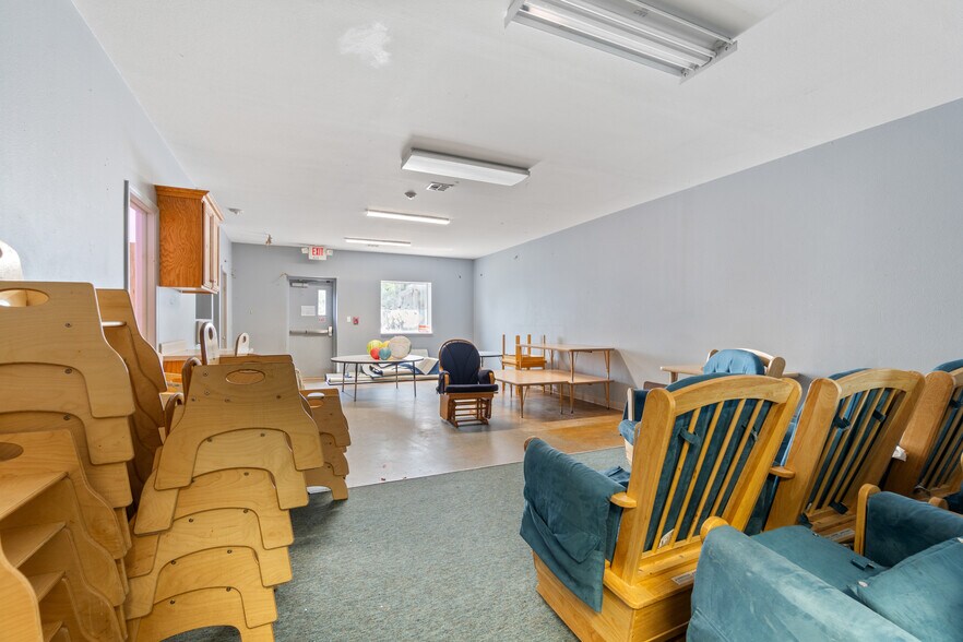 More Photos Of 185 Rebecca St, Gentry Office For Lease