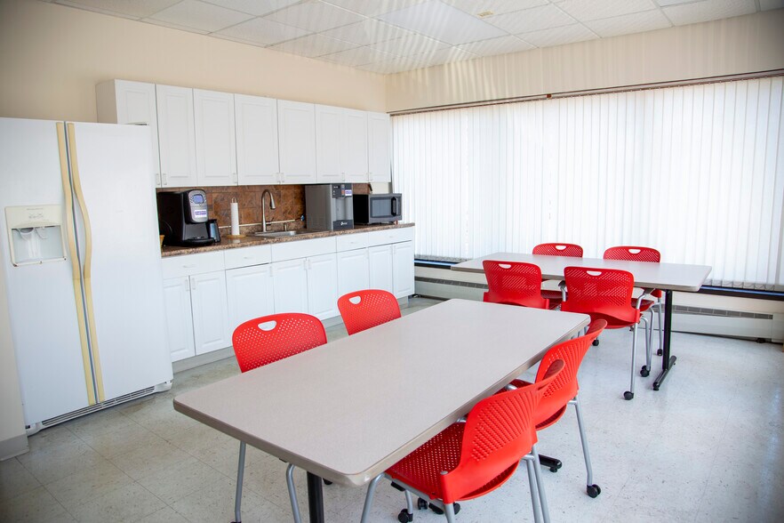 More Photos Of 100 S Shore Dr, East Haven Medical For Lease