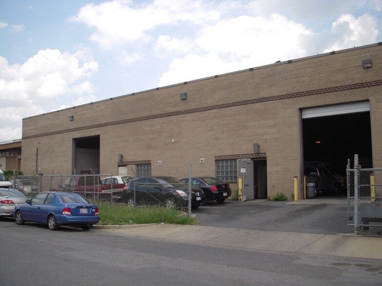 More Photos Of 5010 Creston St, Hyattsville Warehouse For Lease