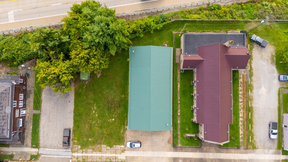 More Photos Of 3470 Belmont St, Bellaire Auto Salvage Facility For Sale