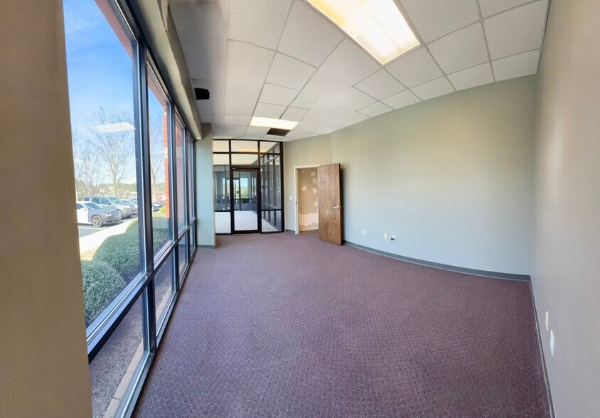 More Photos Of 9000 Peridot Pky, Stockbridge Unknown For Lease