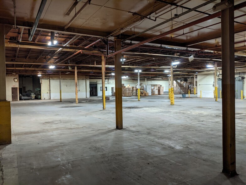 More Photos Of 18 Main St, Silver Creek Light Manufacturing For Lease