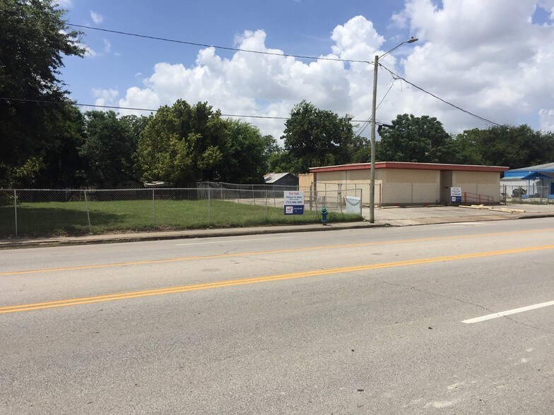 Primary Photo Of 7620 Navigation Blvd, Houston Medical For Lease