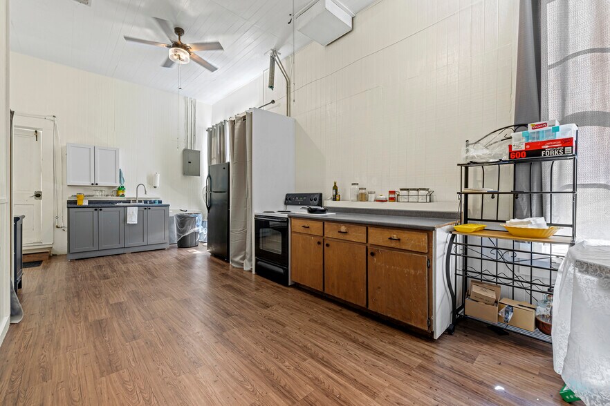 More Photos Of 23654 US Hwy 290, Harper General Retail For Sale