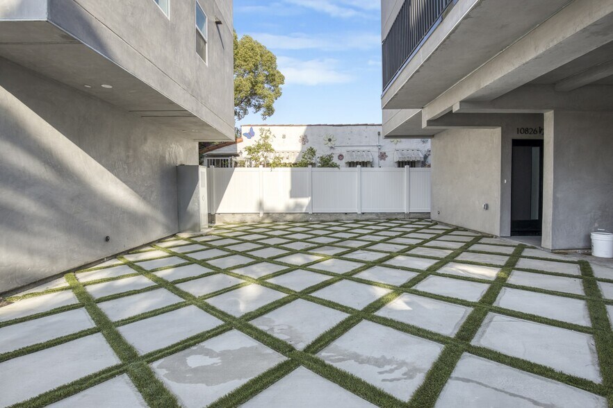 More Photos Of 10828 Hesby St, North Hollywood Apartments For Sale