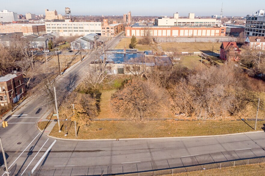 More Photos Of 503 E Edsel Ford Rd, Detroit Land For Sale