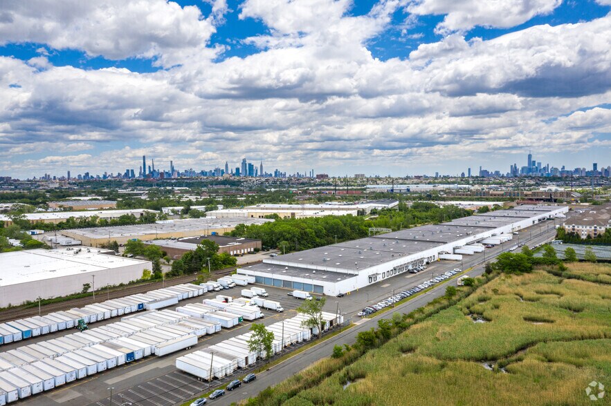 More Photos Of 1000 New County Rd, Secaucus Warehouse For Lease