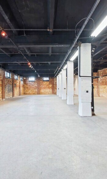 More Photos Of 183 Bathurst St, Toronto Office For Lease