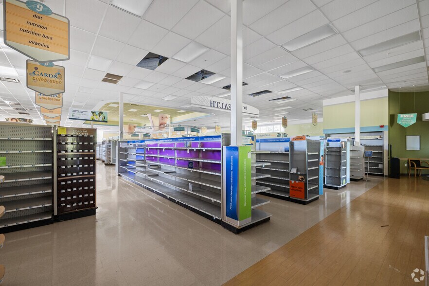 More Photos Of 645 Foxon Rd, East Haven Storefront For Lease