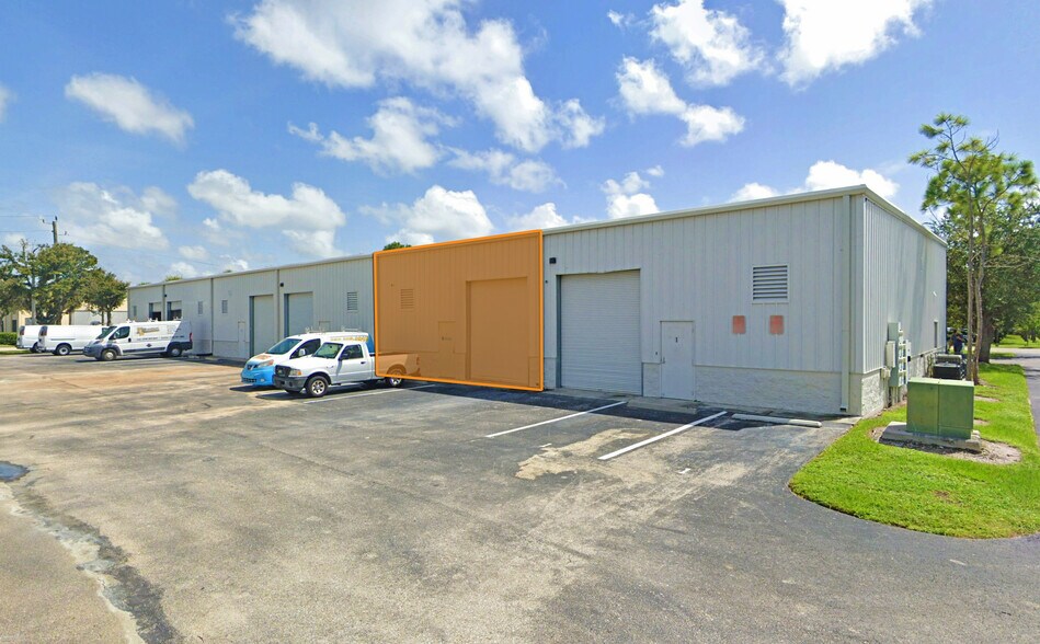 More Photos Of 17050 Alico Commerce Ct, Fort Myers Warehouse For Sale