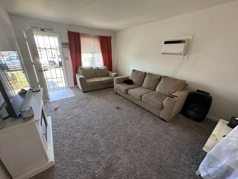 More Photos Of 3620 Elkhorn Blvd, North Highlands Dormitory For Sale