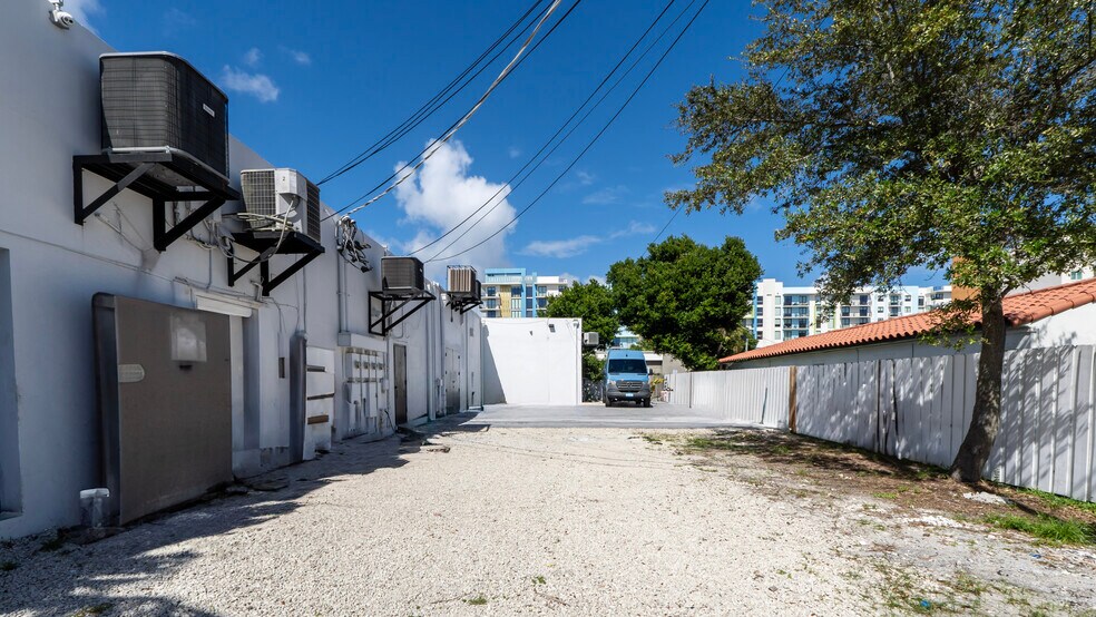 More Photos Of 13-19 S Federal Hwy, Dania Storefront For Lease