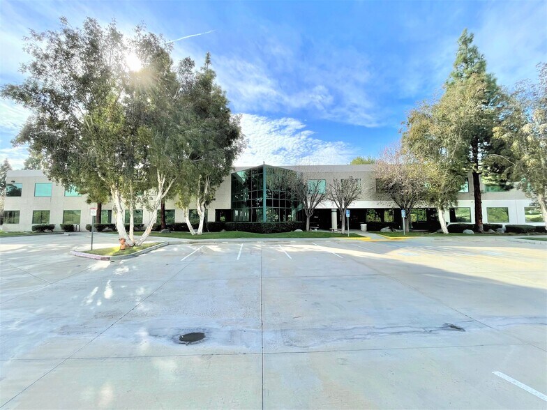 More Photos Of 12395 World Trade Dr, San Diego Light Manufacturing For Lease