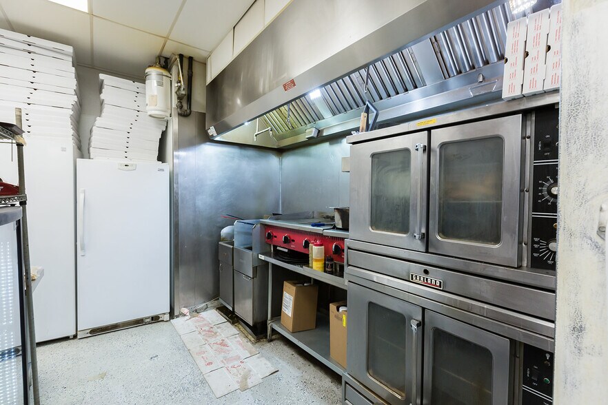 More Photos Of 1140 Kermit St, Plainview Restaurant For Sale