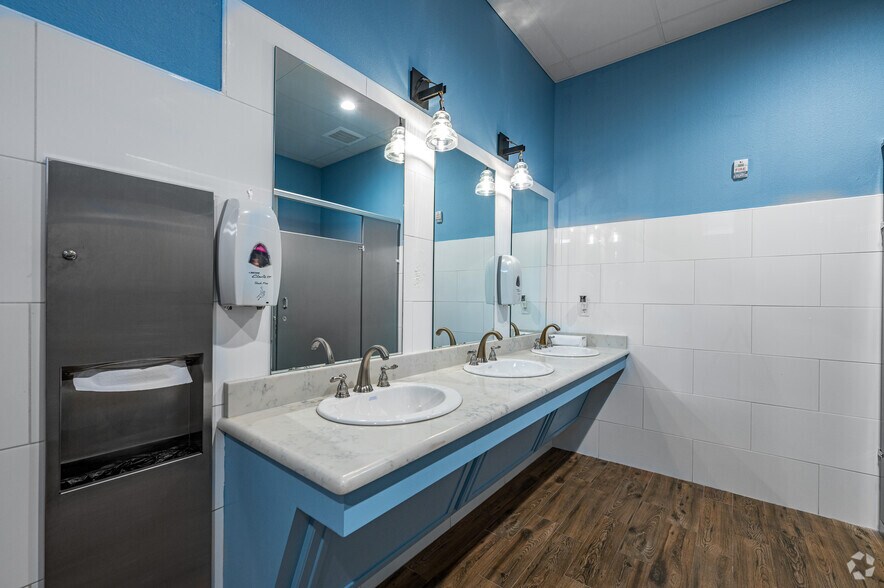 More Photos Of 8479 Davis Blvd, North Richland Hills Medical For Sale