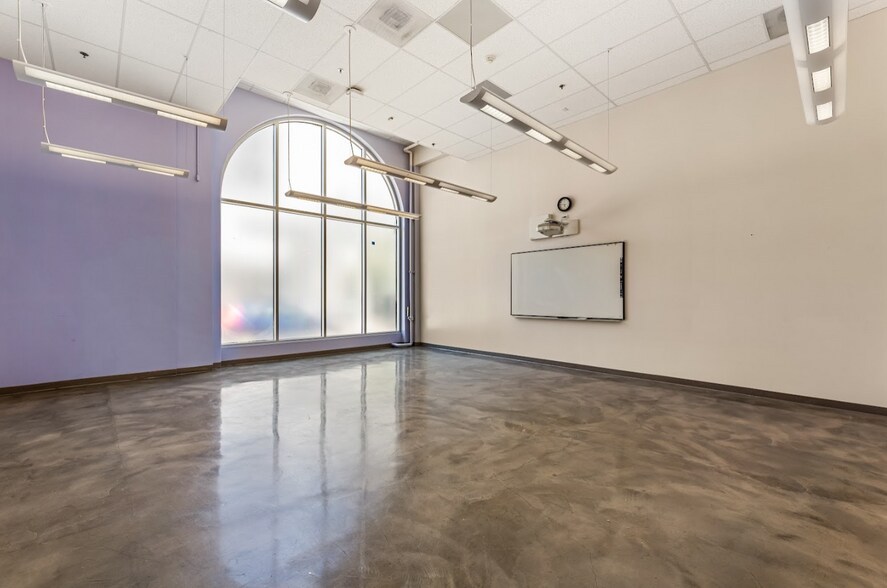 More Photos Of 461 W 9th St, San Pedro Schools For Lease