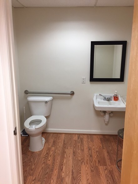 More Photos Of 6116 Rolling Rd, Springfield Medical For Sale