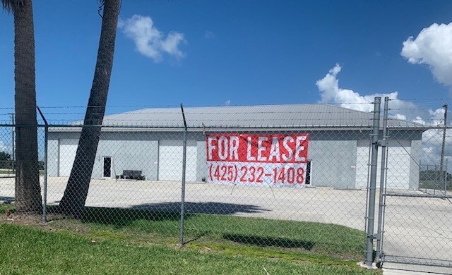 More Photos Of 3037 SW 3rd Ter, Okeechobee Showroom For Lease
