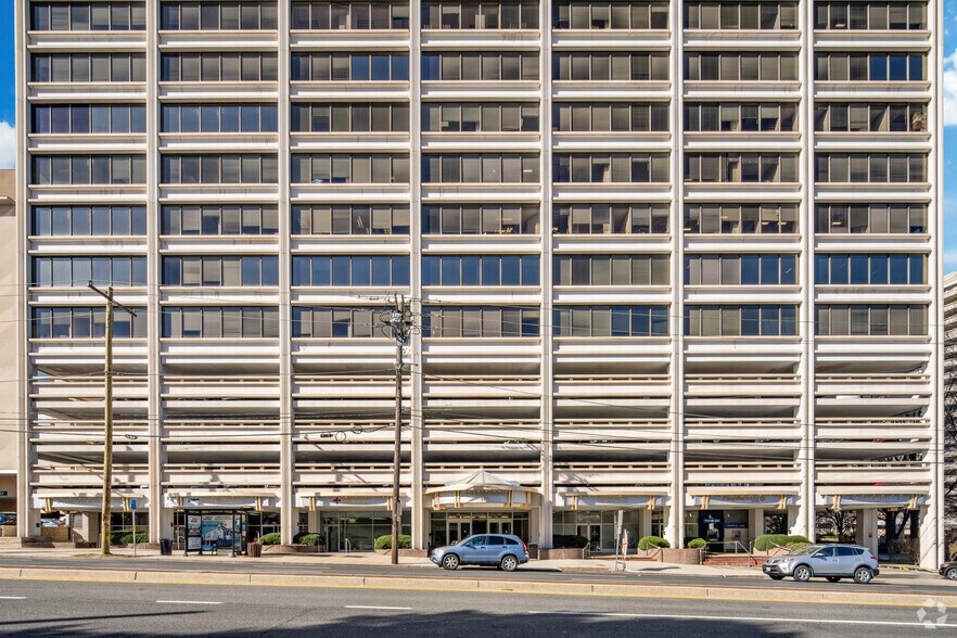 More Photos Of 5530 Wisconsin Ave, Chevy Chase Medical For Lease