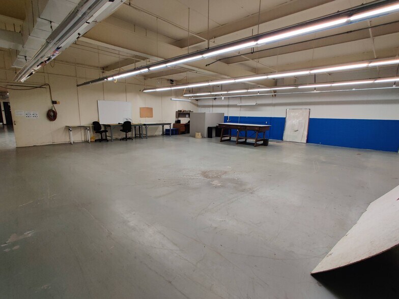 More Photos Of 120 S Church Ave, Garland Manufacturing For Lease