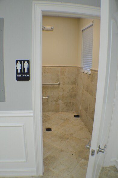 More Photos Of 635 SE 10th St, Deerfield Beach Office For Lease