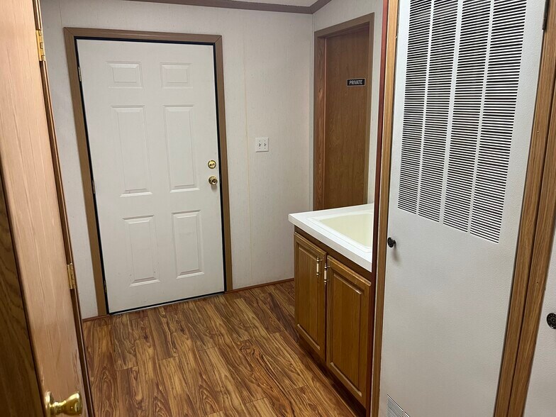 More Photos Of 810 N Birch St, Kalkaska Office For Sale