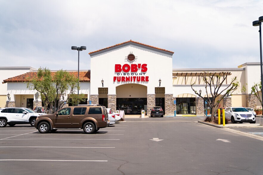 More Photos Of 6800-7000 Eastern Ave, Bell Gardens Unknown For Lease