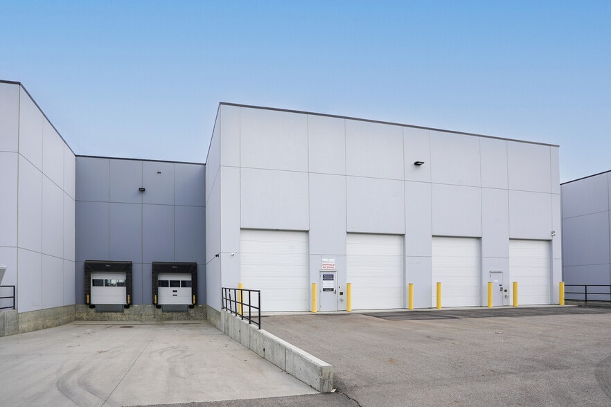 More Photos Of Element Business Ctr, Edmonton Service For Sale