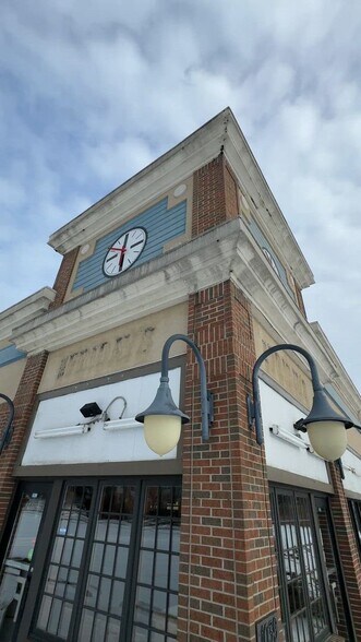 More Photos Of 1039 Interstate Pky, Akron Restaurant For Lease