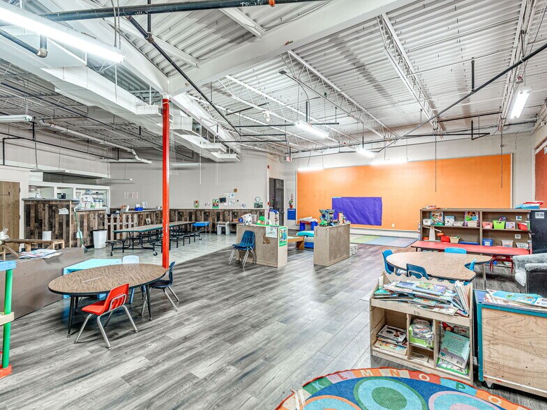 More Photos Of 6009 NW Expressway St, Oklahoma City Specialty For Sale