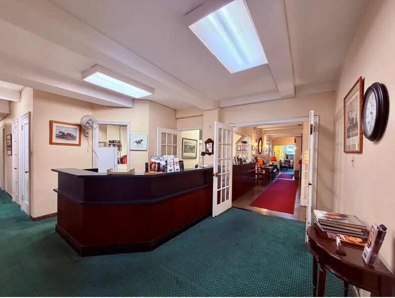 More Photos Of 115 E 61st St, New York Office For Sale