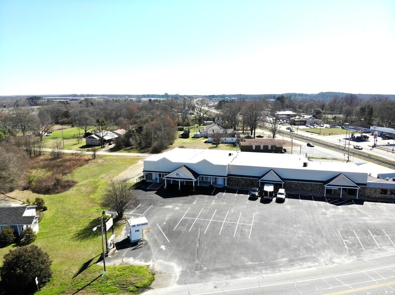 More Photos Of 24 Ila Rd, Commerce Unknown For Lease