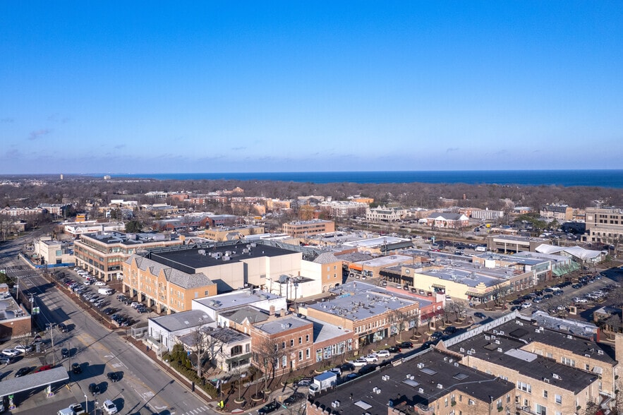 More Photos Of 1849 Green Bay Rd, Highland Park Unknown For Lease