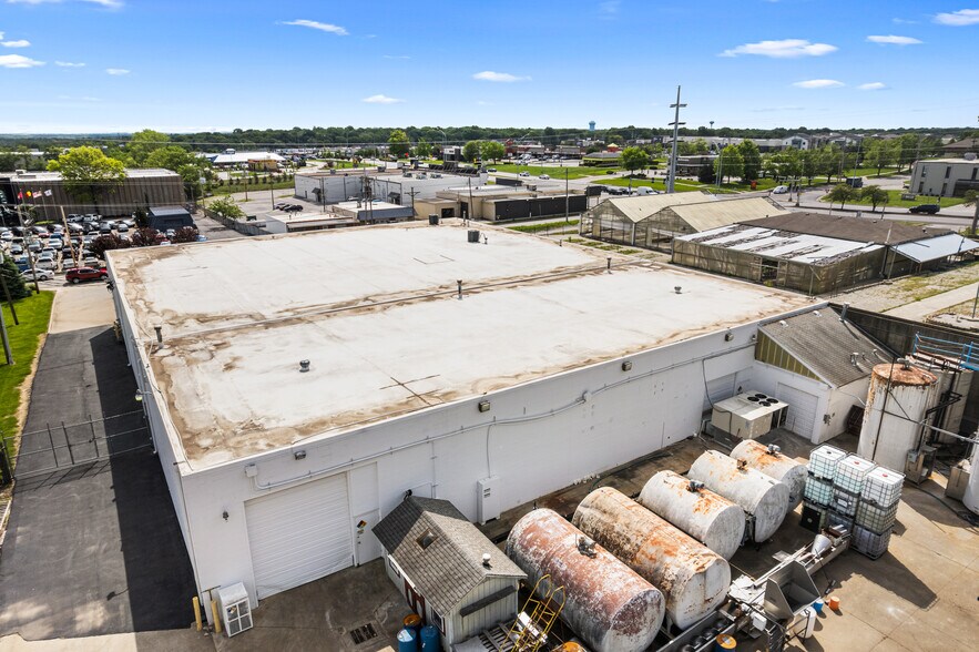 More Photos Of 707 SW 10th St, Blue Springs Warehouse For Sale